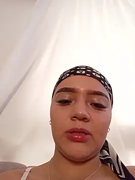 Snapshot of tony_and_katy chatting on 02/02/26, 01:43 tony and katy online show from 02/02/26, 01:43