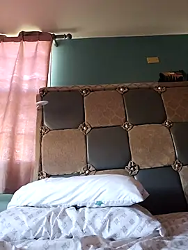 Snapshot of RasingSpark chatting on 12/19/25, 09:22 RasingSpark online show from 12/19/25, 09:22