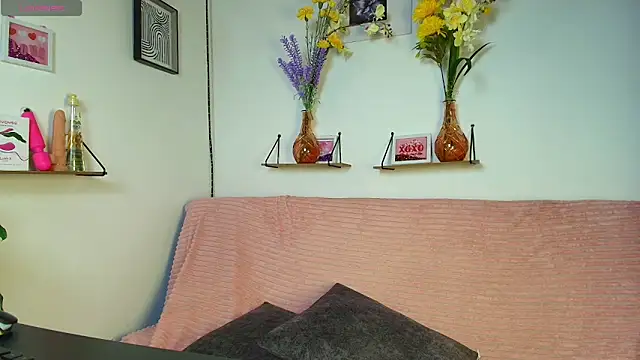 emycarver09 online show from 09/24/25, 11:57