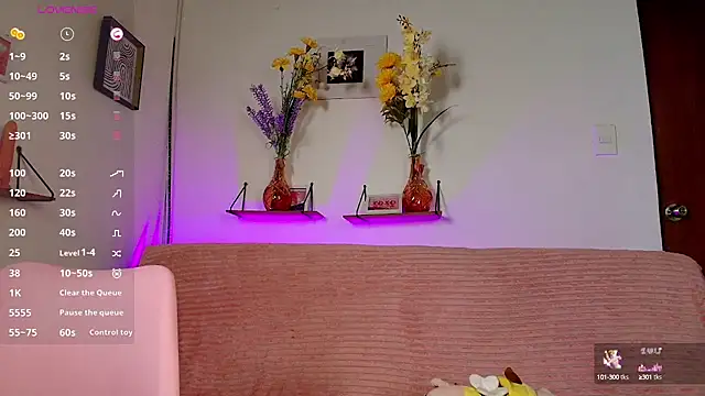 emycarver09 online show from 10/10/25, 12:37