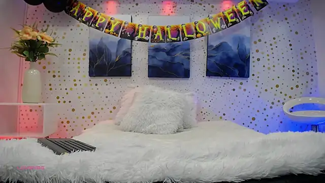 ArianaSantana online show from 10/10/25, 12:48