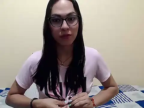 Snapshot of missblu chatting on 12/05/25, 03:26 missblu online show from 12/05/25, 03:26