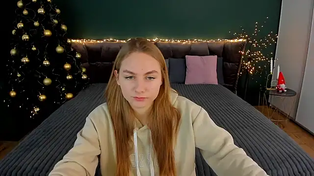 Snapshot of MilaAddams chatting on 12/23/25, 06:44 MilaAddams online show from 12/23/25, 06:44