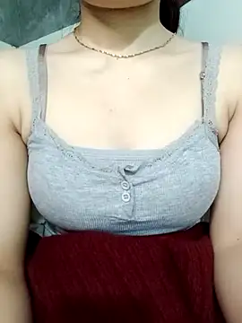 LucyyLy online show from 11/17/25, 02:39