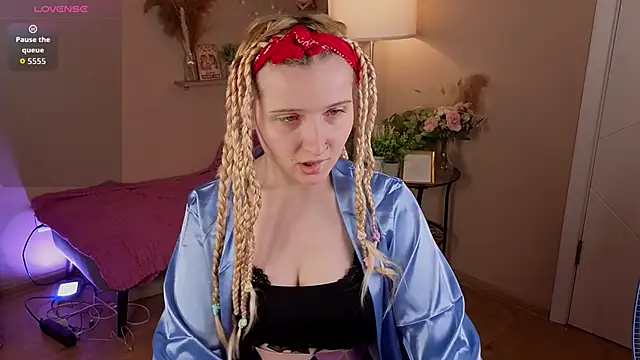 Milana Key online show from 12/04/25, 09:34