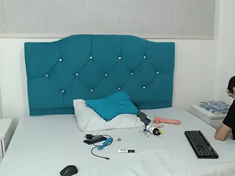 LuigiMarchetti online show from 11/28/25, 07:49