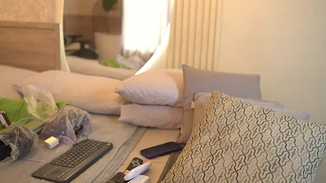 Tayler Kim online show from 10/30/25, 07:03