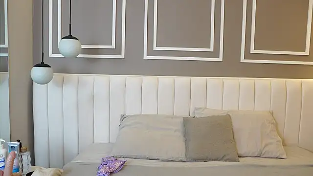 Tayler Kim online show from 11/14/25, 08:29