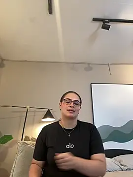 Tayler Kim online show from 02/15/26, 06:26