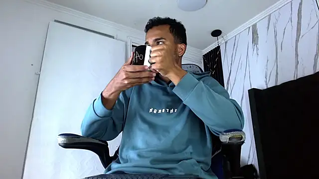 aston xvera online show from 10/18/25, 03:31