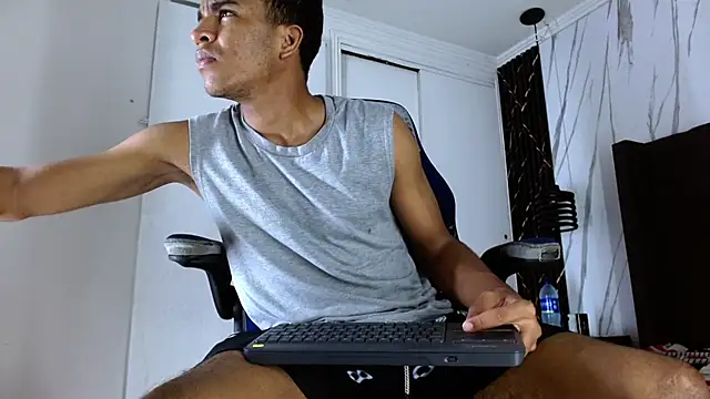 aston xvera online show from 10/28/25, 03:21