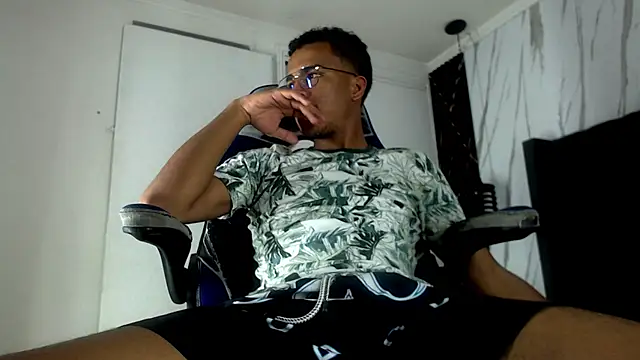 aston xvera online show from 11/07/25, 03:39