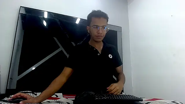 aston xvera online show from 11/28/25, 10:56