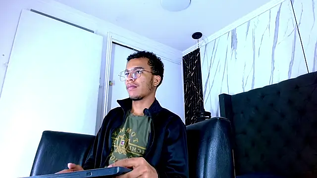 aston xvera online show from 12/14/25, 04:07