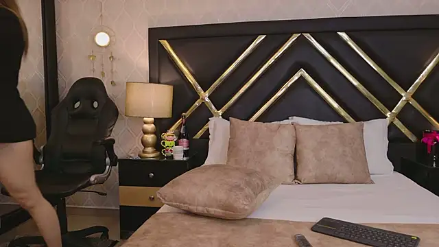 ZoeWilliis online show from 11/26/25, 12:50