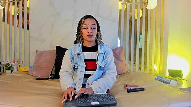 Melaniegh  online show from 09/09/25, 11:10