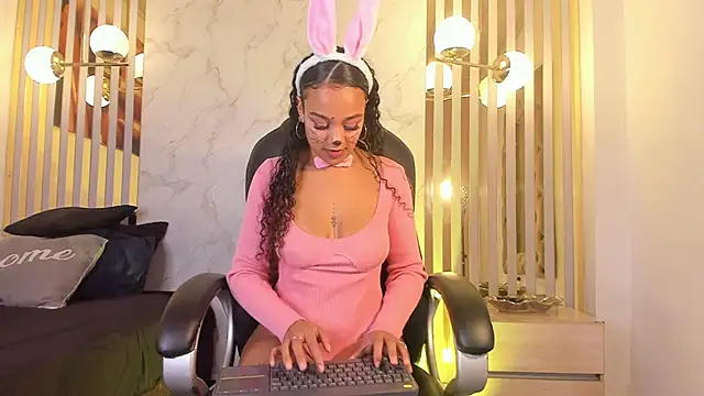 Melaniegh  online show from 10/17/25, 11:24