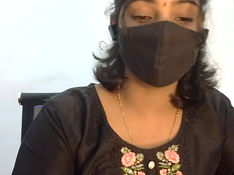 Hott Noor online show from 10/30/25, 02:02