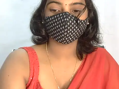 Hott Noor online show from 10/31/25, 11:33