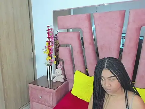 MaraKarly online show from 11/16/25, 05:40