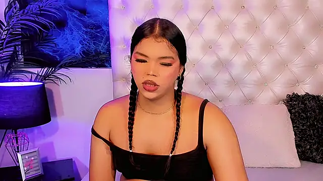 Snapshot of Valeria_Swett_ chatting on 05/18/26, 08:25 Valeria Swett online show from 05/18/26, 08:25