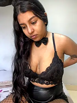  Chloe Smith online show from 10/31/25, 02:40