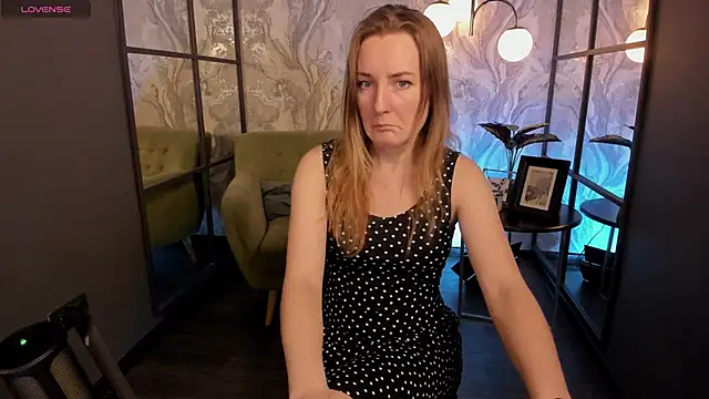 MeggySun online show from 11/17/25, 01:39