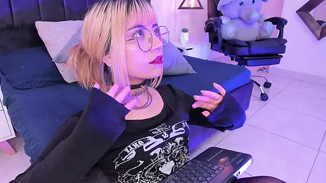 IvyBelle  online show from 09/17/25, 12:07