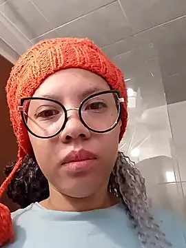 gigi1326 online show from 10/17/25, 05:59
