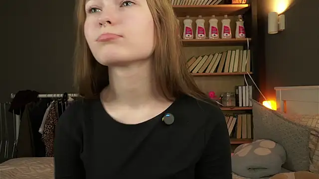 LynHillaire online show from 02/14/26, 11:18