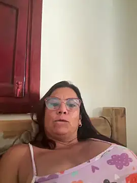 Snapshot of YadiraOrozco chatting on 10/27/25, 07:18 YadiraOrozco online show from 10/27/25, 07:18