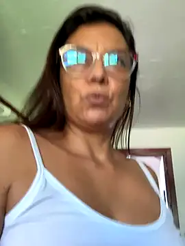 Snapshot of YadiraOrozco chatting on 11/09/25, 02:48 YadiraOrozco online show from 11/09/25, 02:48