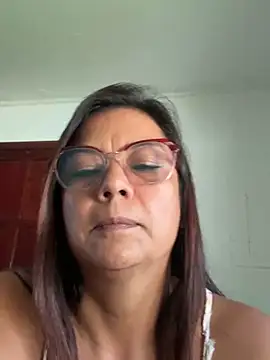 Snapshot of YadiraOrozco chatting on 11/24/25, 08:19 YadiraOrozco online show from 11/24/25, 08:19