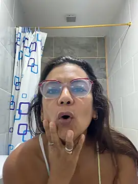 Snapshot of YadiraOrozco chatting on 01/10/26, 01:24 YadiraOrozco online show from 01/10/26, 01:24