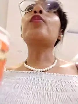 Regina Shine online show from 11/21/25, 10:41