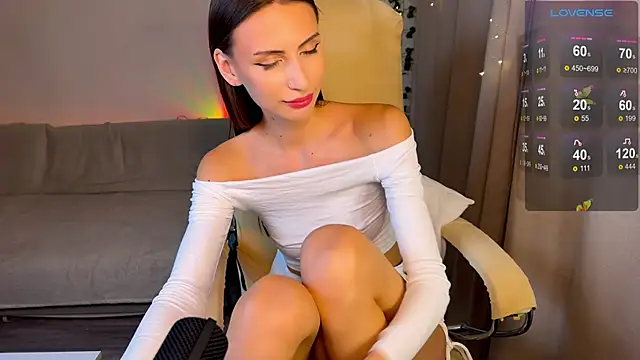 EmmyBell  online show from 09/25/25, 05:05