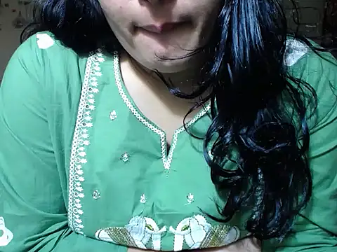 Snapshot of rekha_09 chatting on 10/29/25, 05:20 rekha 09 online show from 10/29/25, 05:20