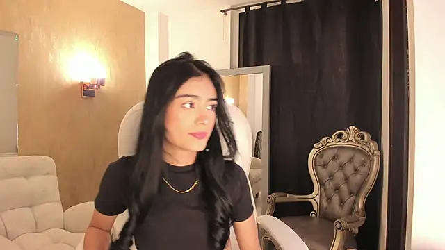 zoerouse  online show from 11/15/25, 08:16