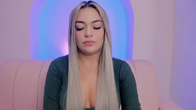 Snapshot of milaowens chatting on 02/16/26, 11:06 milaowens online show from 02/16/26, 11:06