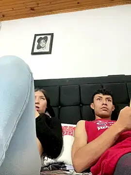 Snapshot of coupledesire18 chatting on 10/17/25, 12:14 coupledesire18 online show from 10/17/25, 12:14