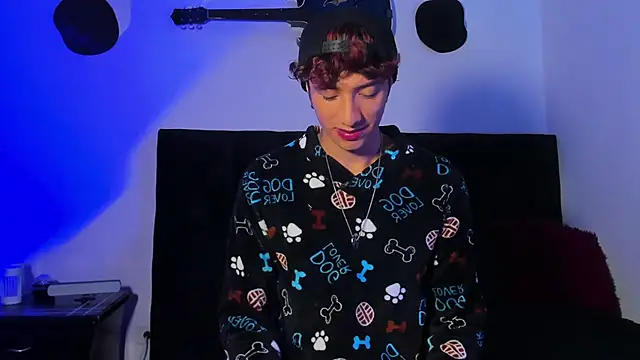 mhatias  online show from 04/14/26, 05:02