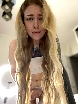 Snapshot of elliss_ chatting on 09/11/25, 07:30 elliss online show from 09/11/25, 07:30