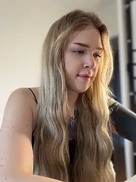 Snapshot of elliss_ chatting on 09/17/25, 06:15 elliss online show from 09/17/25, 06:15