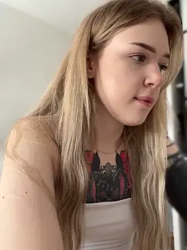 Snapshot of elliss_ chatting on 09/19/25, 07:21 elliss online show from 09/19/25, 07:21