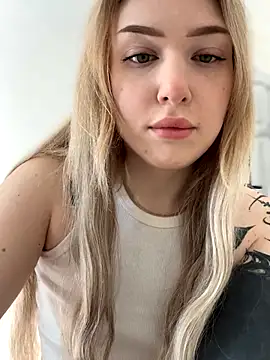 Snapshot of elliss_ chatting on 09/30/25, 07:13 elliss online show from 09/30/25, 07:13