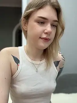 Snapshot of elliss_ chatting on 10/11/25, 07:40 elliss online show from 10/11/25, 07:40