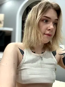 Snapshot of elliss_ chatting on 10/30/25, 01:23 elliss online show from 10/30/25, 01:23