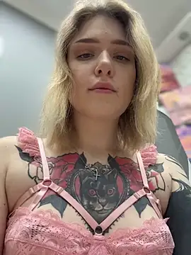 Snapshot of elliss_ chatting on 11/12/25, 02:50 elliss online show from 11/12/25, 02:50