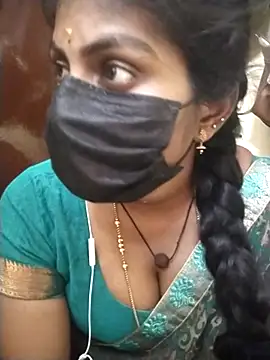 Snapshot of Nithiila chatting on 02/20/26, 04:18 Nithiila online show from 02/20/26, 04:18