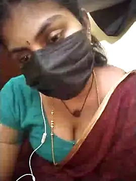 Snapshot of Nithiila chatting on 03/03/26, 10:43 Nithiila online show from 03/03/26, 10:43